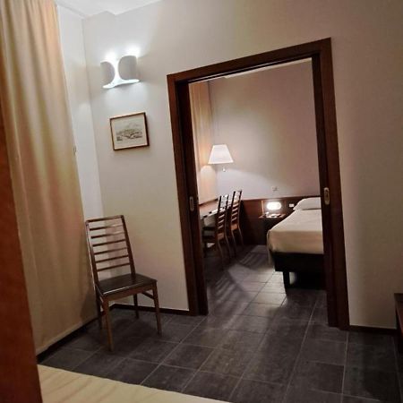 Hotel Mariani Ези Экстерьер фото