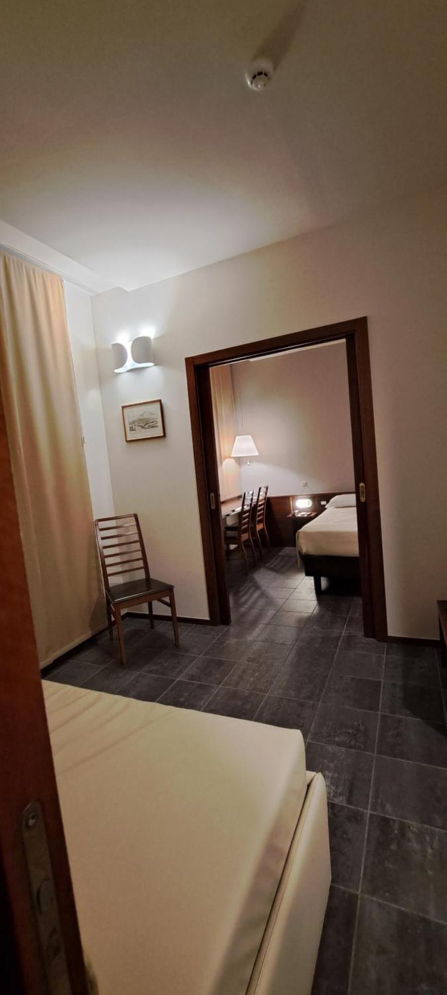 Hotel Mariani Ези Экстерьер фото